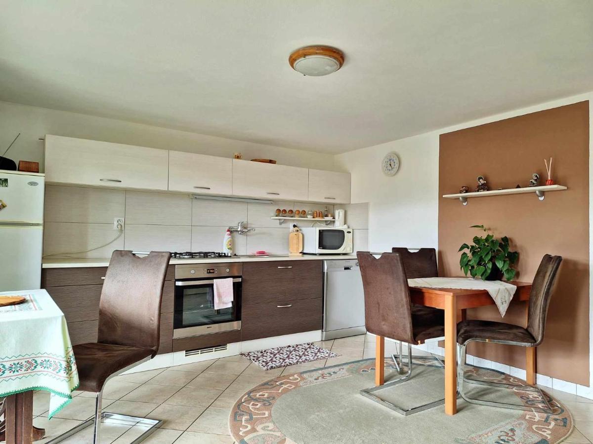Apartman Pod Maliarkou Выходна Экстерьер фото